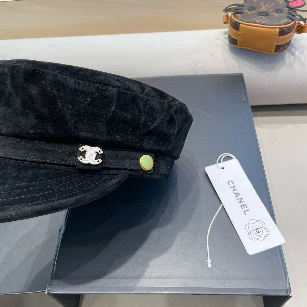 CASQUETTE Gavroche en daim noir 429937