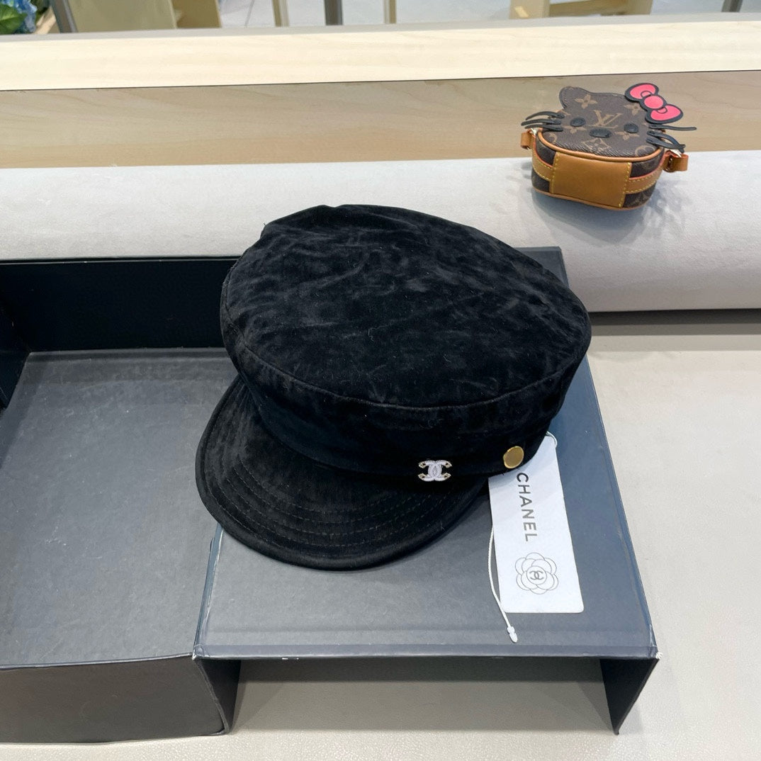 CASQUETTE Gavroche en daim noir 429937