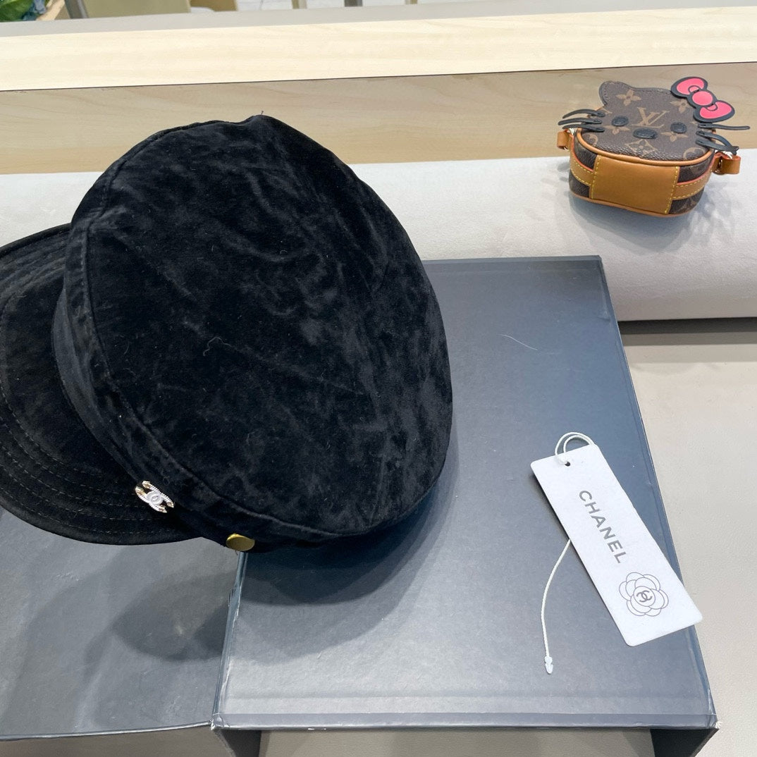 CASQUETTE Gavroche en daim noir 429937