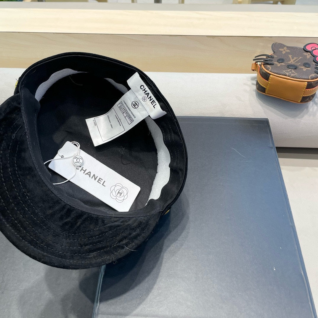 CASQUETTE Gavroche en daim noir 429937
