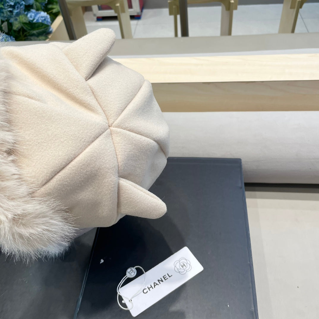 CHAPEAU DE TRAPPEUR EN DAIM BLANC ET FOURRURE D'AGNEAU 429971 