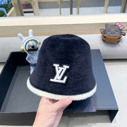 CHAPEAU BOB EN FOURRURE D'AGNEAU BLEU MARINE ET BLANC 431378 