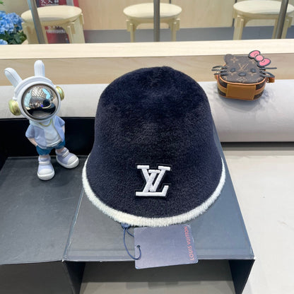 CHAPEAU BOB EN FOURRURE D'AGNEAU BLEU MARINE ET BLANC 431378 
