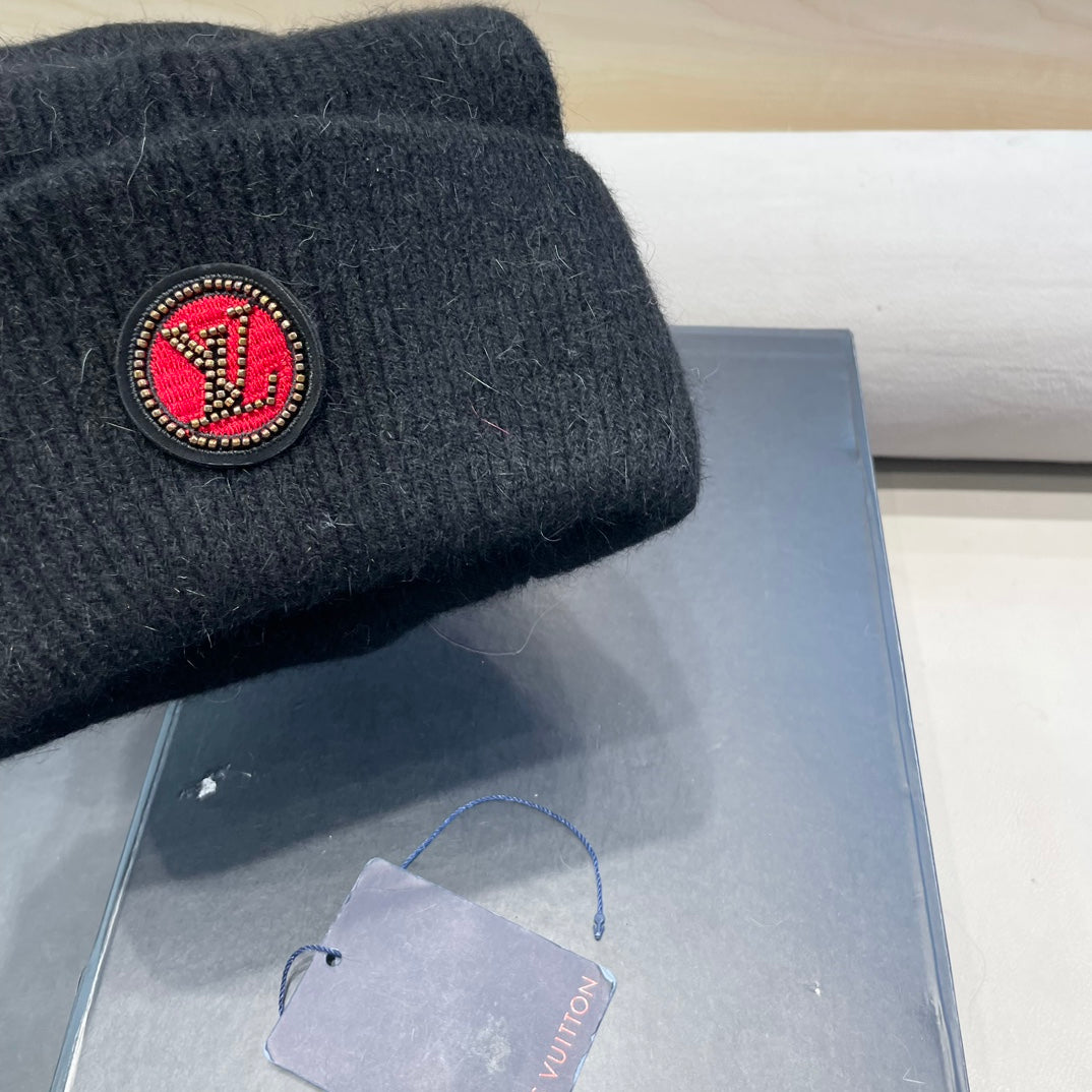 BONNET EN LAINE NOIRE ET FOURRURE DE LAPIN 433473 