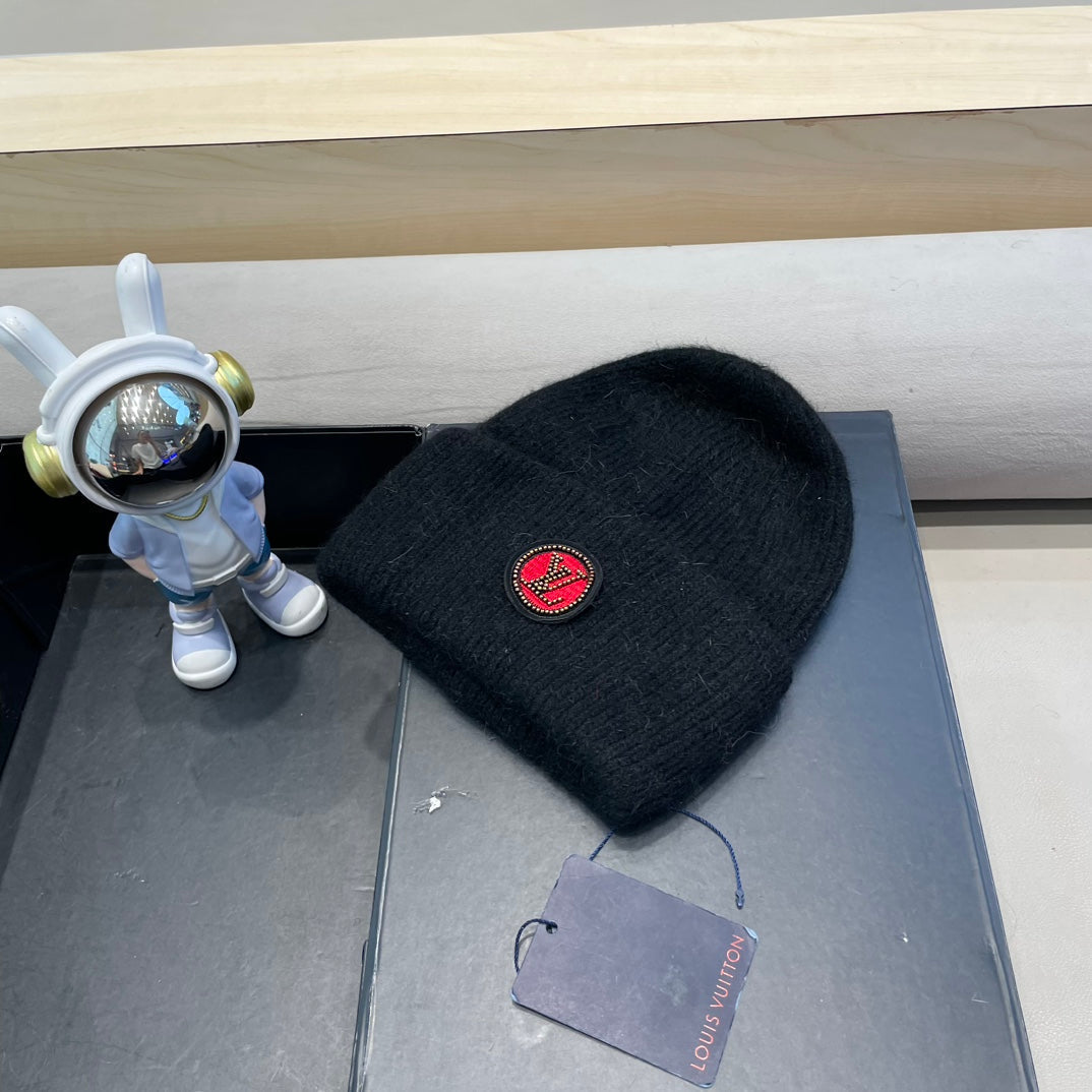BONNET EN LAINE NOIRE ET FOURRURE DE LAPIN 433473 