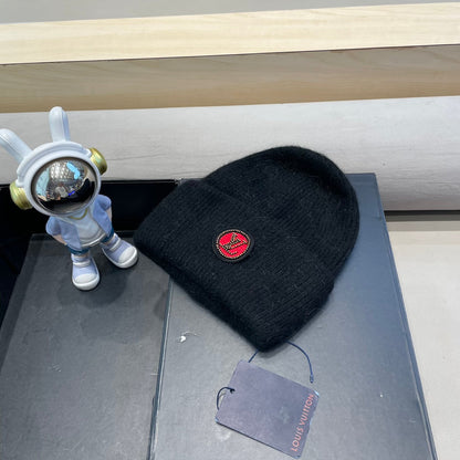 BONNET EN LAINE NOIRE ET FOURRURE DE LAPIN 433473 