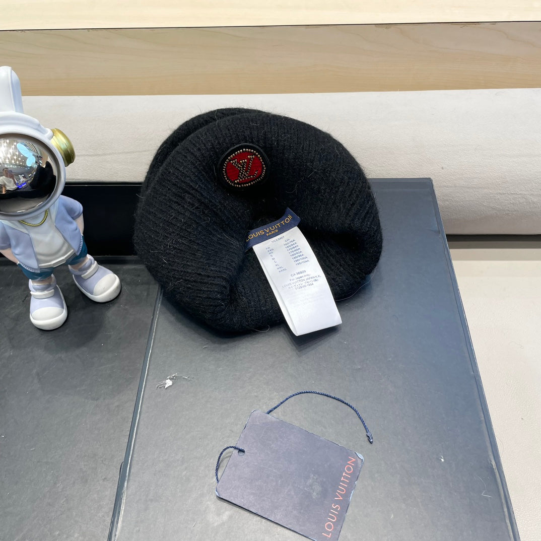 BONNET EN LAINE NOIRE ET FOURRURE DE LAPIN 433473 