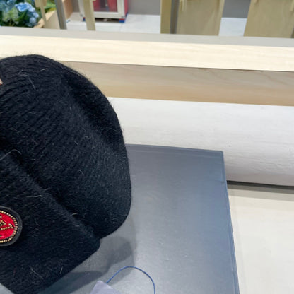 BONNET EN LAINE NOIRE ET FOURRURE DE LAPIN 433473 