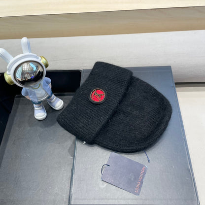 BONNET EN LAINE NOIRE ET FOURRURE DE LAPIN 433473 