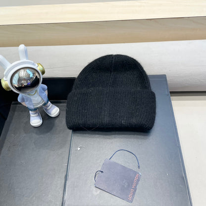 BONNET EN LAINE NOIRE ET FOURRURE DE LAPIN 433473 