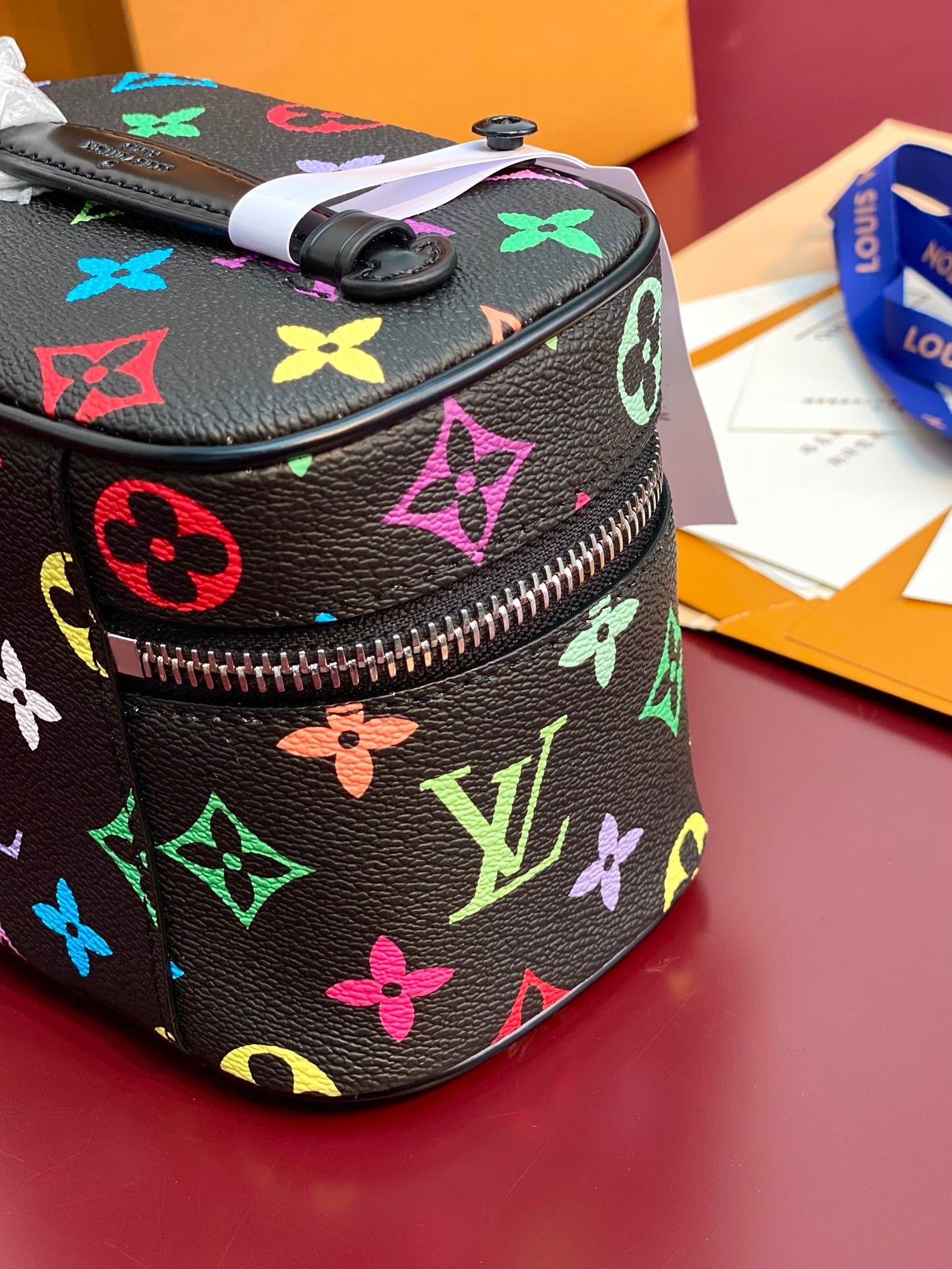 Joli sac Nano 14 pouces en toile monogrammée colorée avec fermeture éclair argentée
