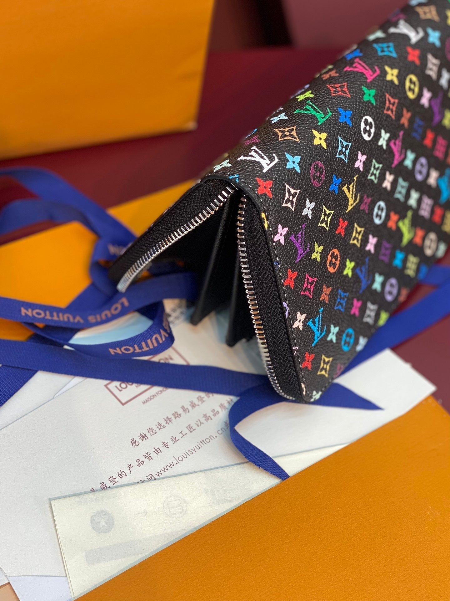 Portefeuille zippé LV x TM en toile monogrammée noire et multicolore