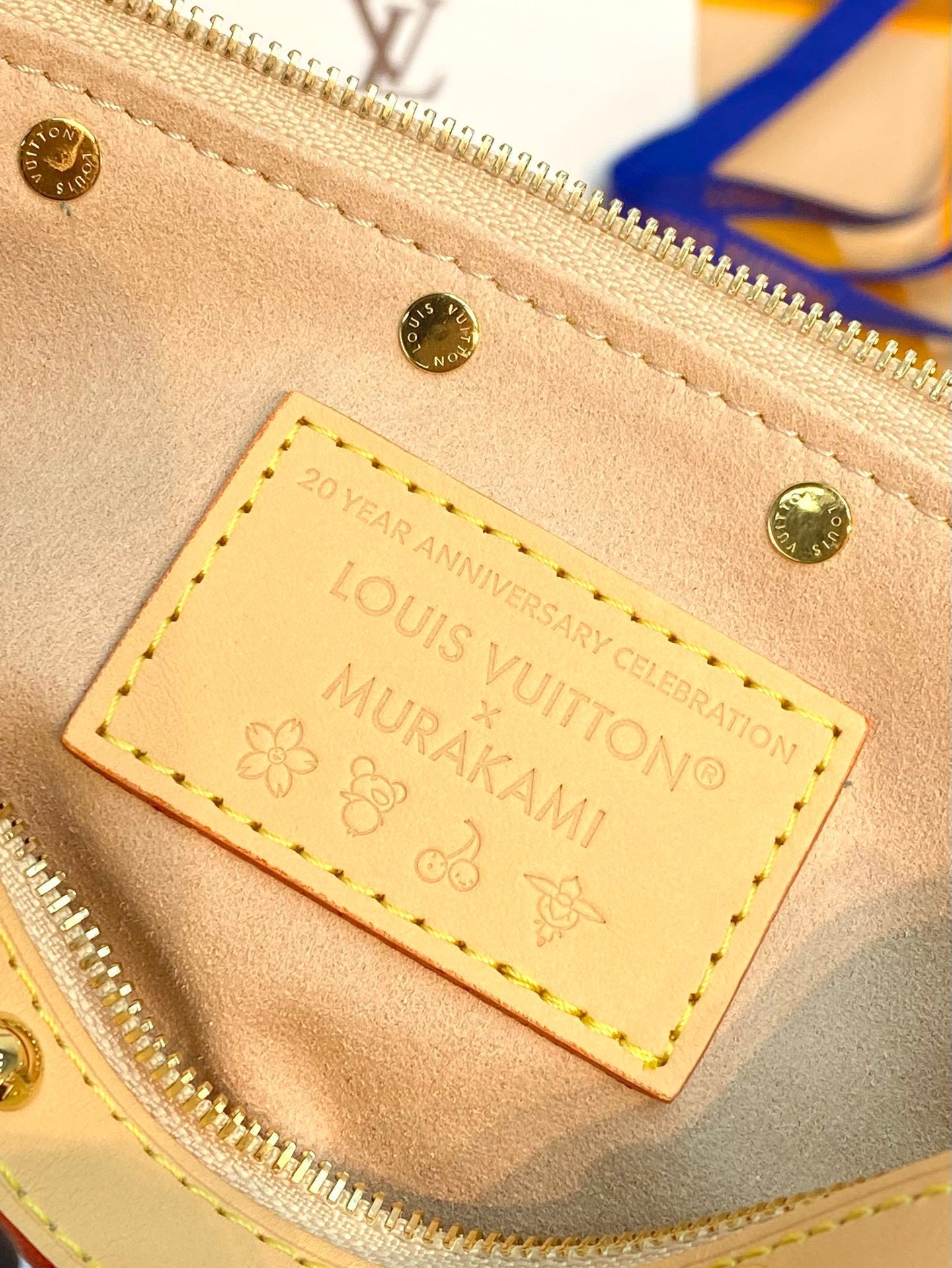 Pochette Accessoires LV x TM 22 cm en toile monogrammée blanche et multicolore