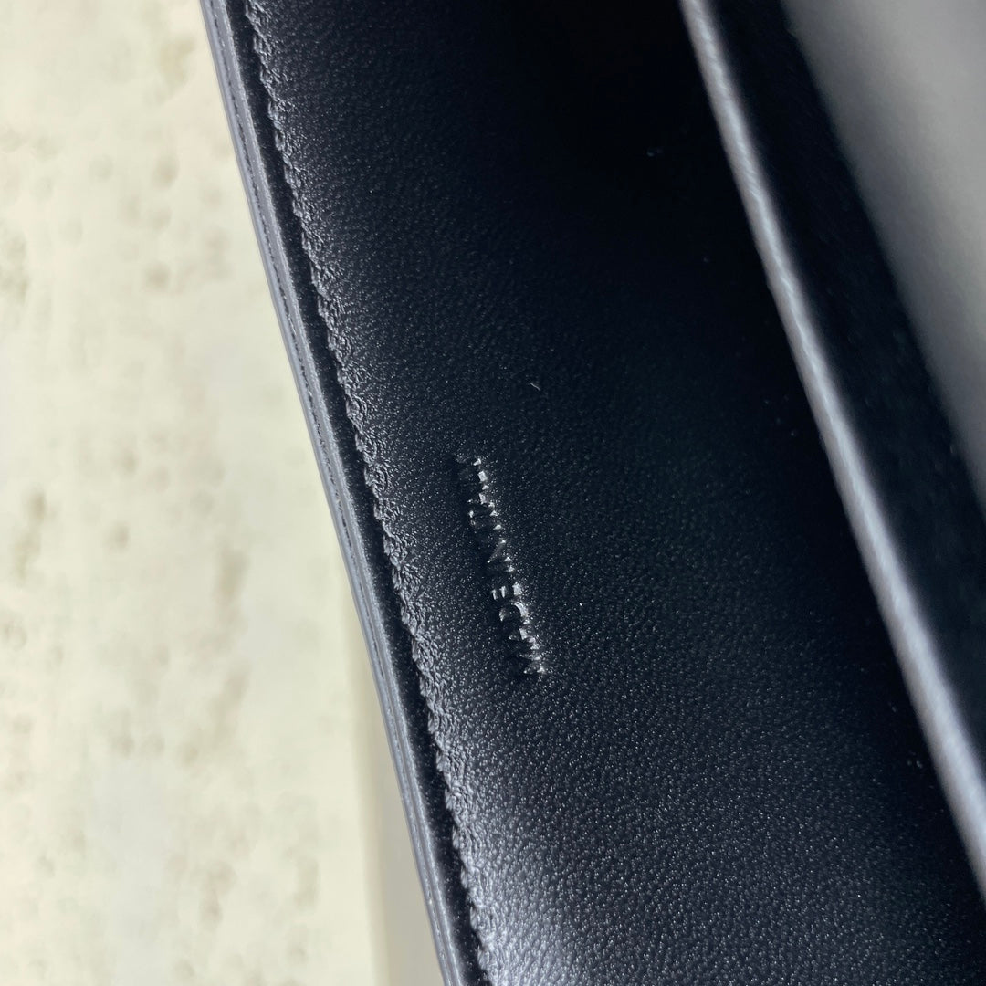 ローラ バゲットバッグ 28 ブラックミックスホワイトモノグラムキャンバス＆カーフスキン