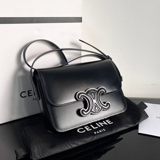TEEN TRIOMPHE 18 CUIR DE VEAU NOIR AVEC ACCESSOIRES DORÉS