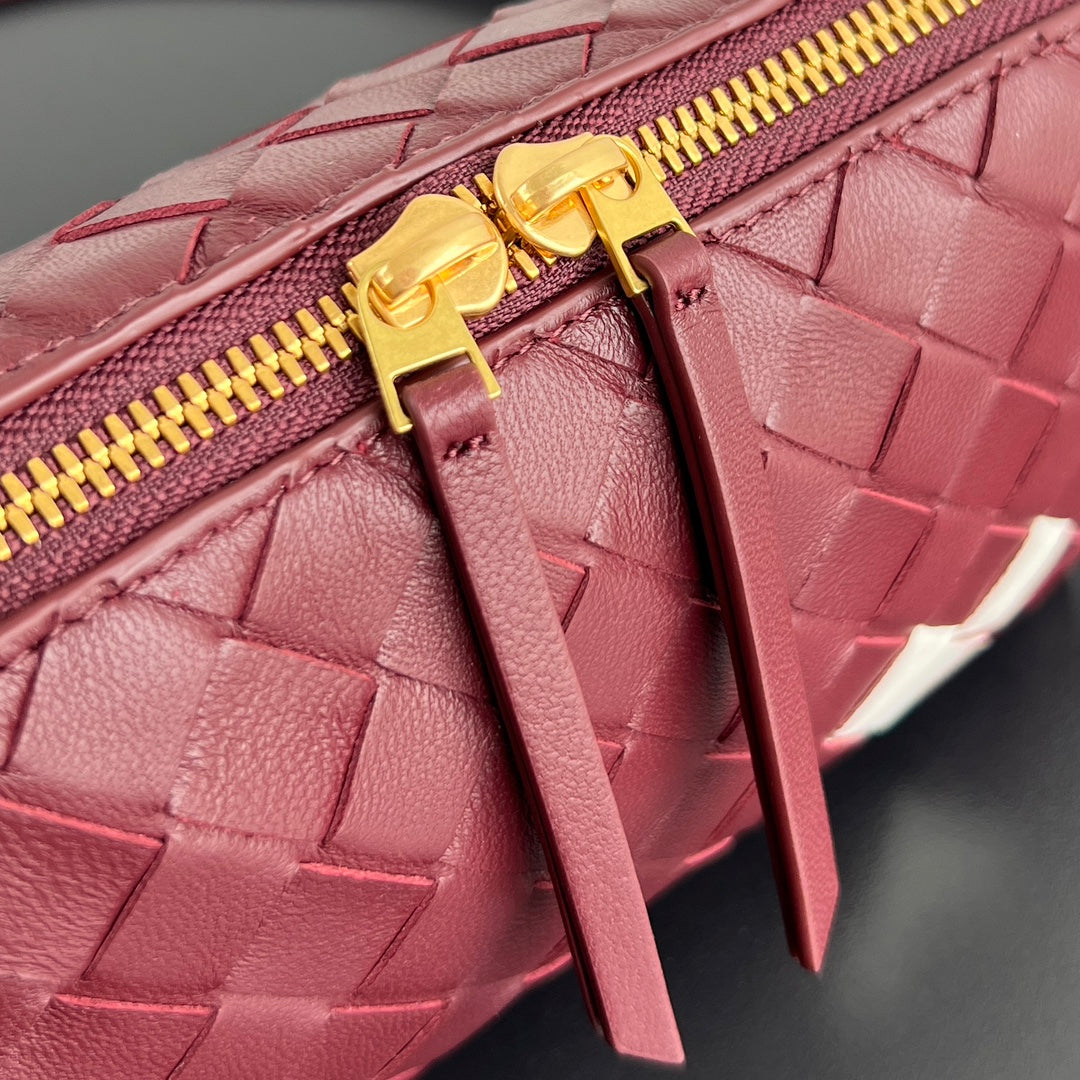 BVコンサートポーチ 18.5cm ダークレッド ラムスキン
