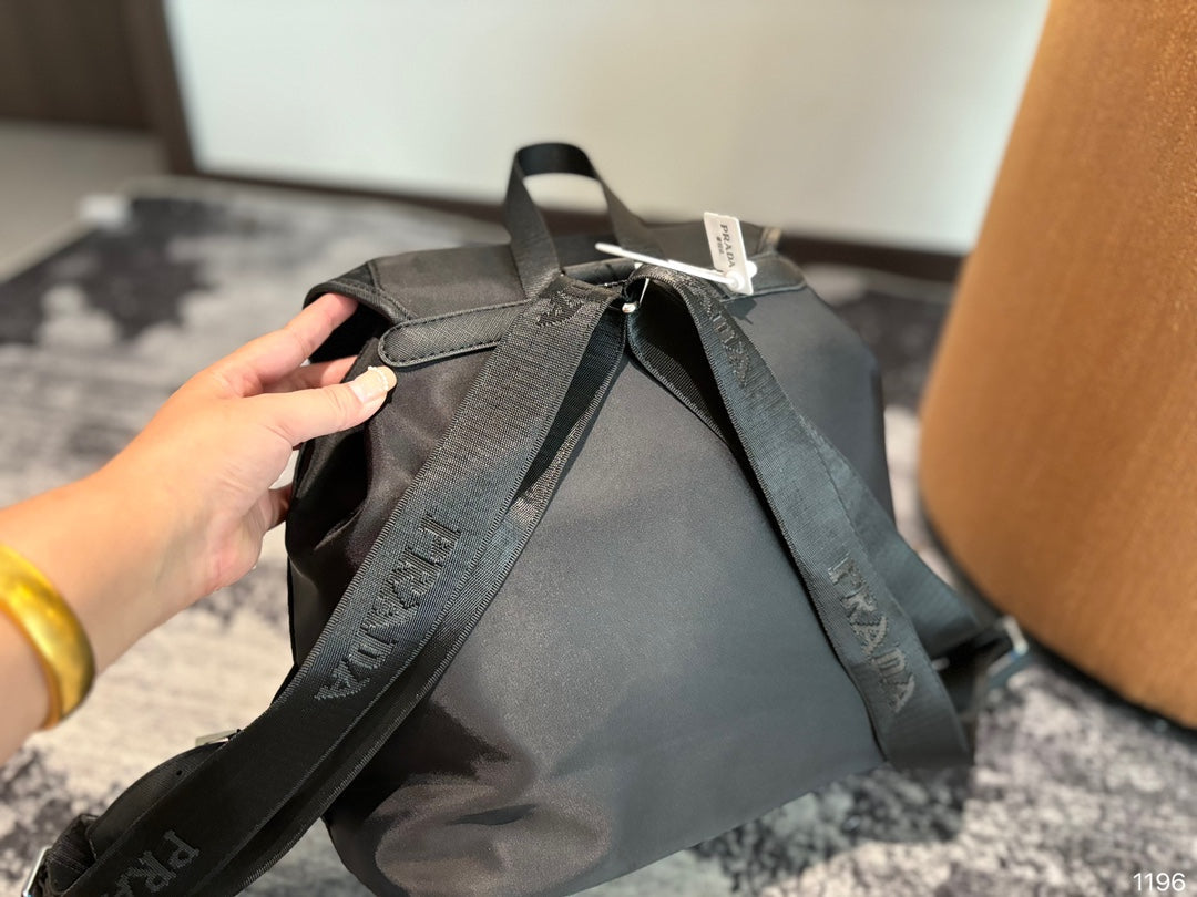 SAC À DOS PRA 32 EN RE-NYLON NOIR