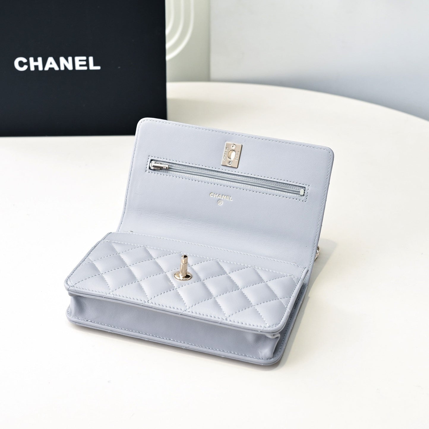 Poignée supérieure CC 24K Woc 19 cm en cuir d'agneau gris clair et quincaillerie or clair