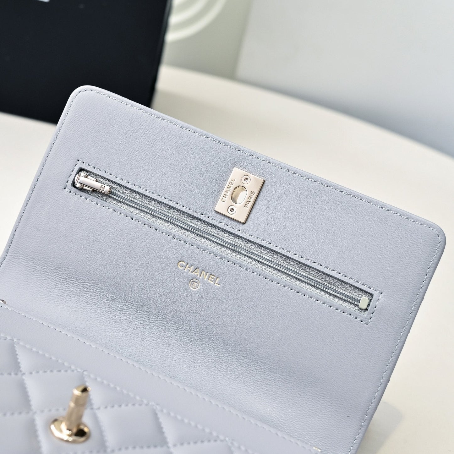 Poignée supérieure CC 24K Woc 19 cm en cuir d'agneau gris clair et quincaillerie or clair