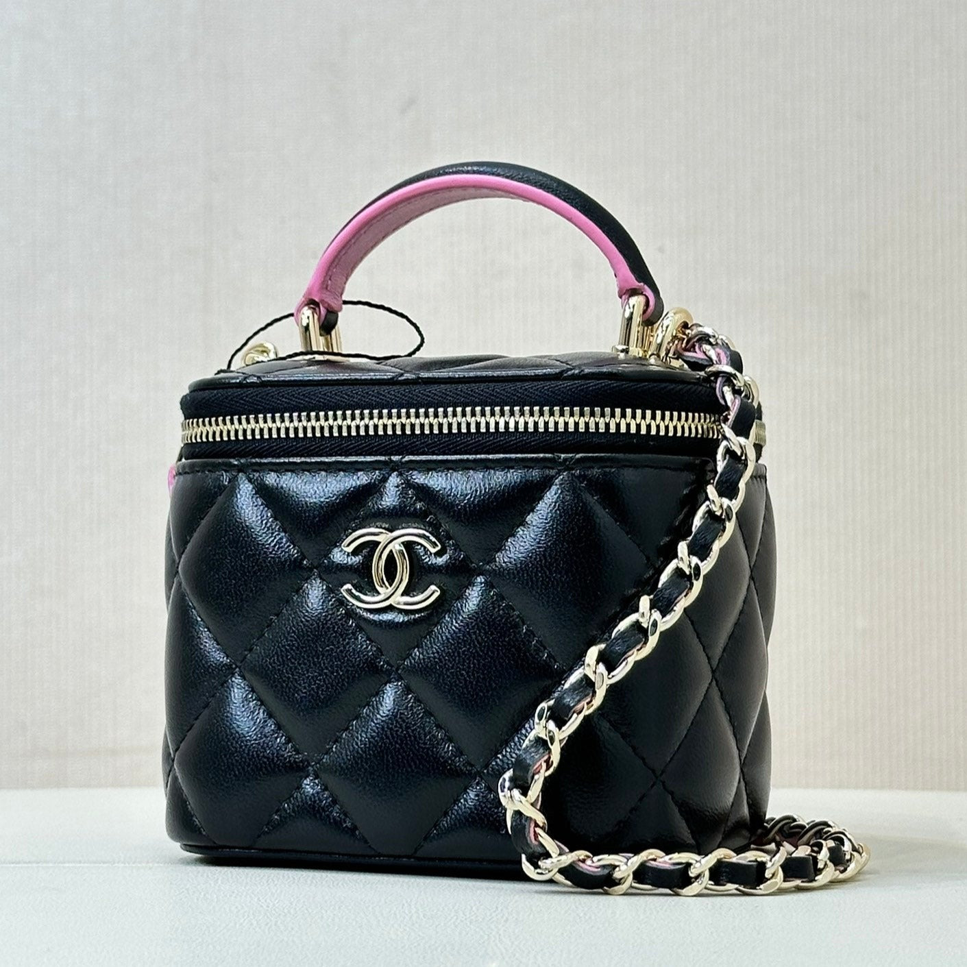 sac bandoulière vanity poignée supérieure 10 cm cuir d'agneau noir rose 