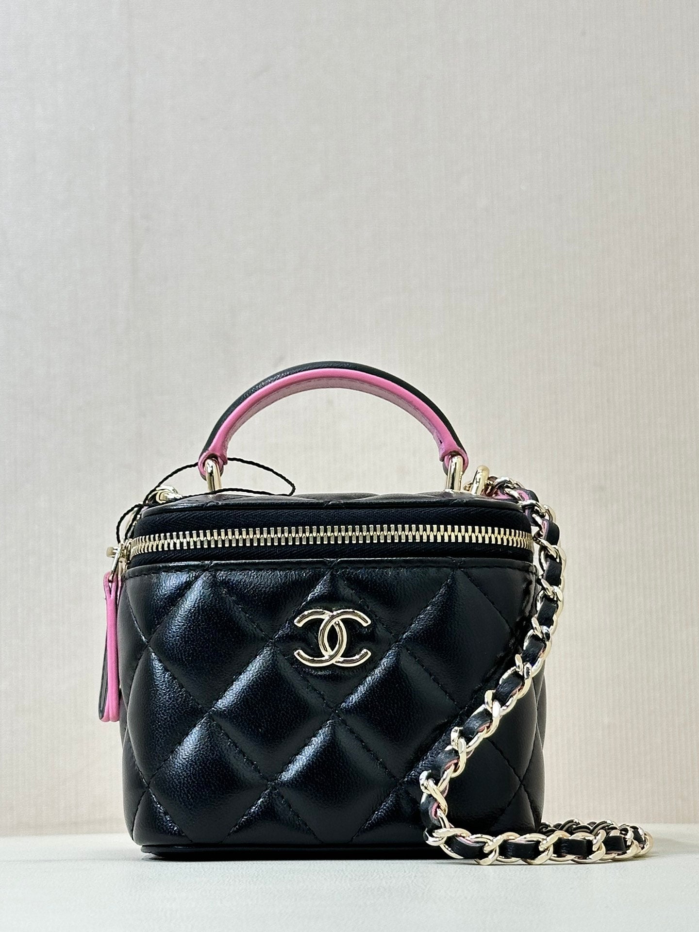 sac bandoulière vanity poignée supérieure 10 cm cuir d'agneau noir rose 