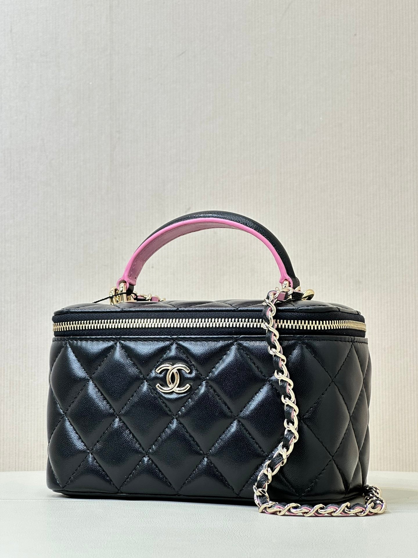 sac bandoulière vanity poignée supérieure 17 cm cuir d'agneau noir rose 