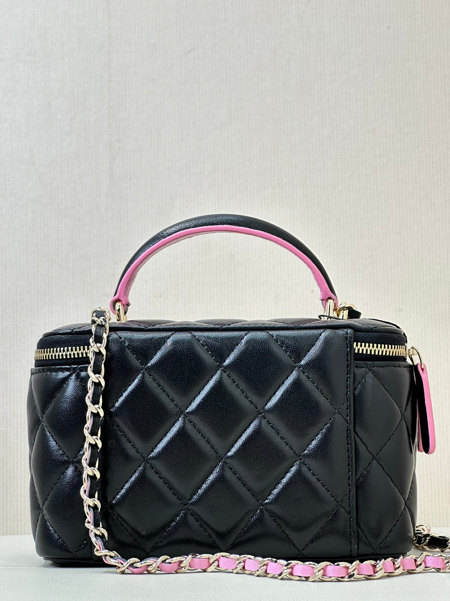 sac bandoulière vanity poignée supérieure 17 cm cuir d'agneau noir rose 