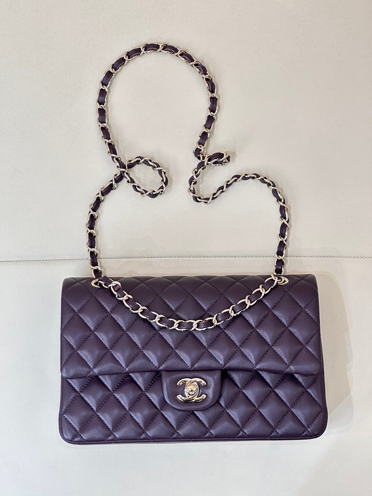 クラシックフラップ 25cm バイオレットラムスキン ライトゴールド金具