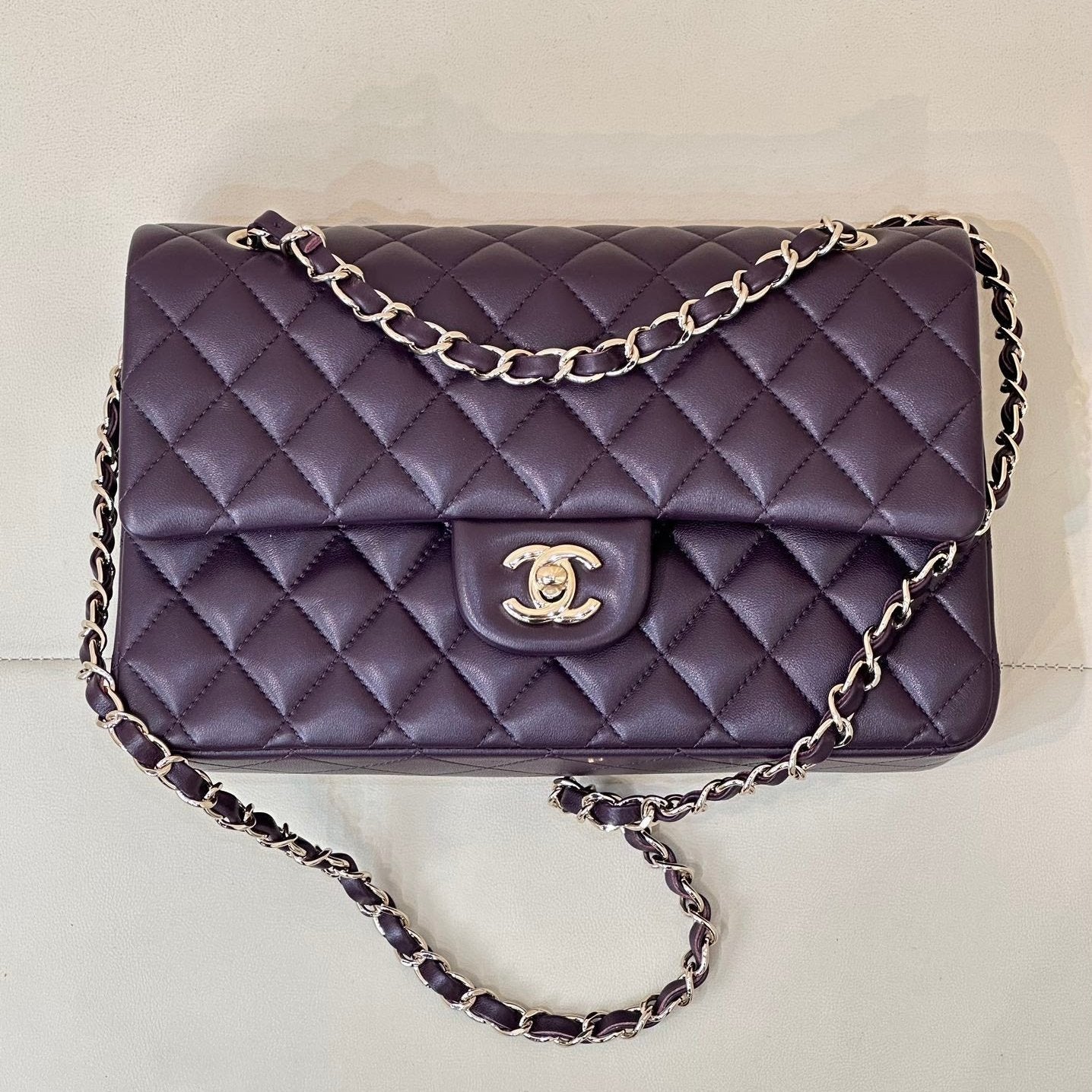 クラシックフラップ 25cm バイオレットラムスキン ライトゴールド金具