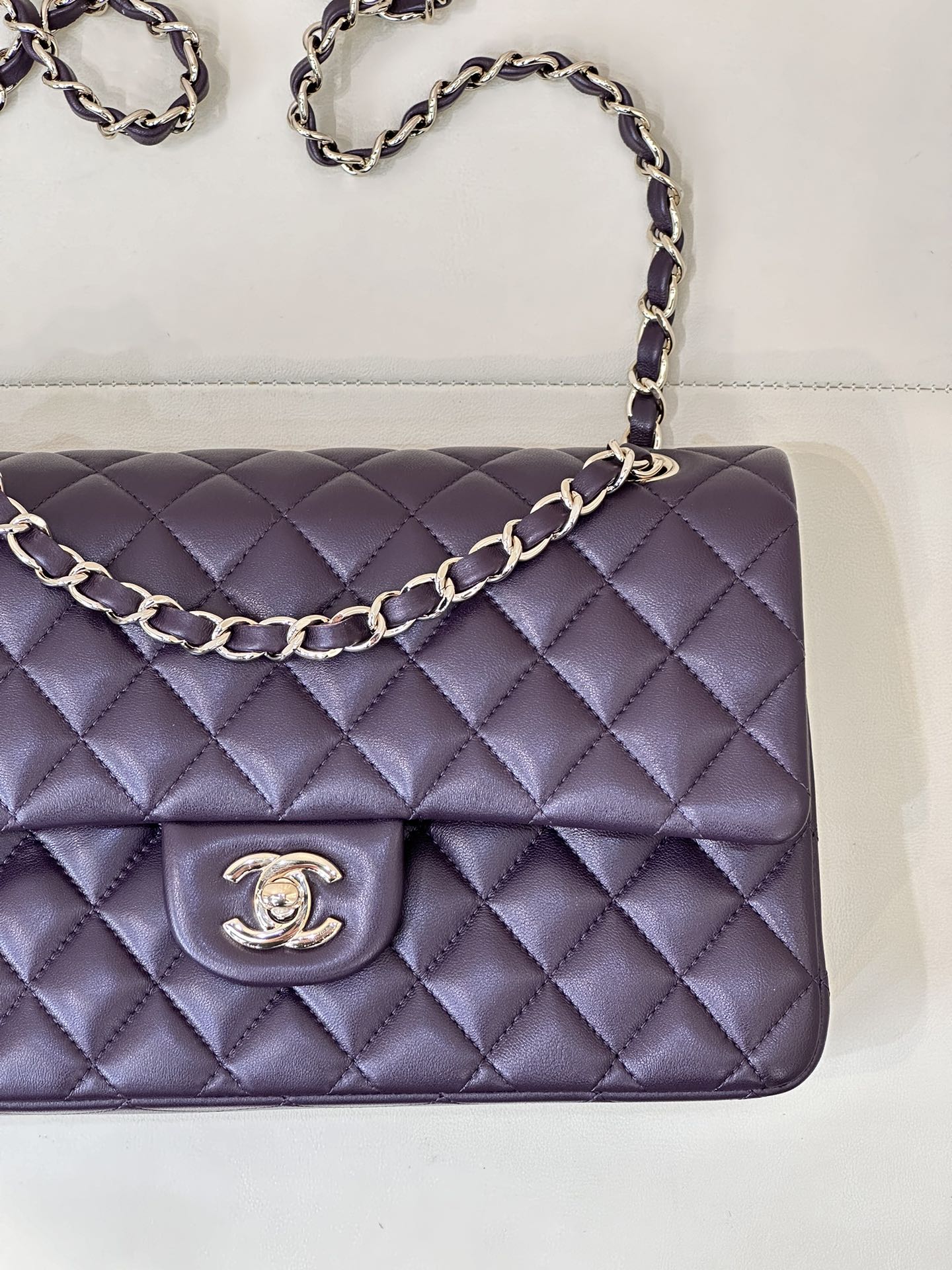 クラシックフラップ 25cm バイオレットラムスキン ライトゴールド金具