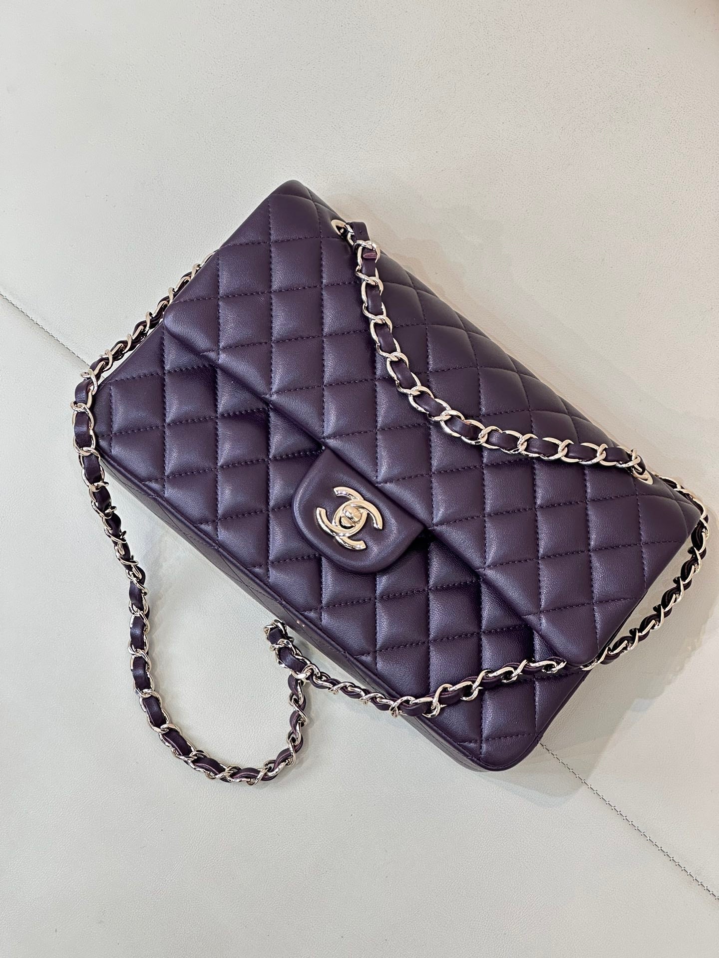 クラシックフラップ 25cm バイオレットラムスキン ライトゴールド金具