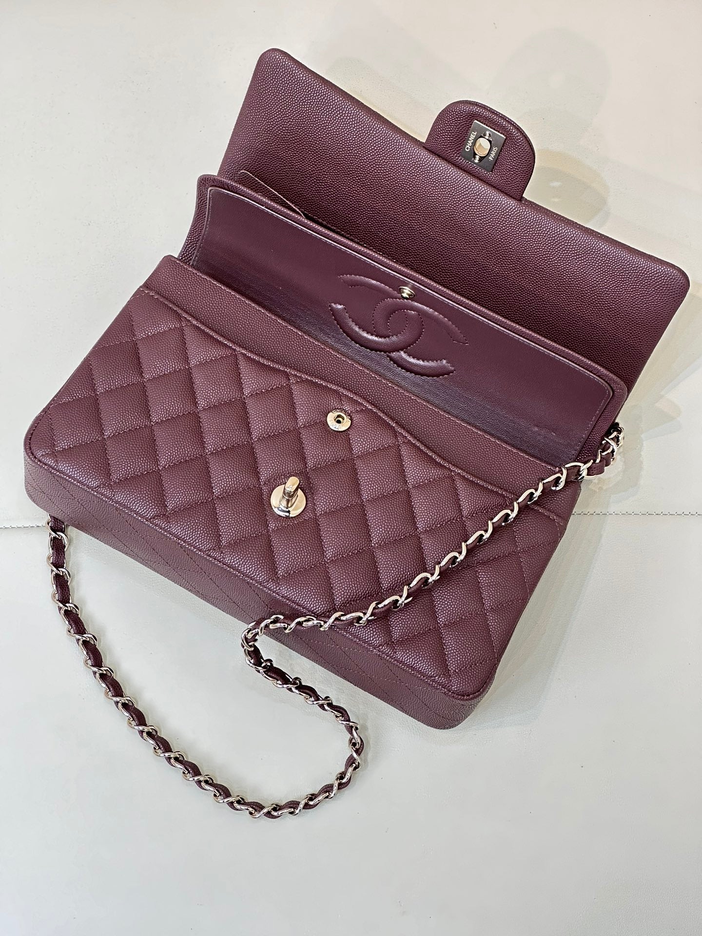 RABAT CLASSIQUE 23CM BORDEAUX CAVIAR QUINCAILLERIE OR CLAIR 