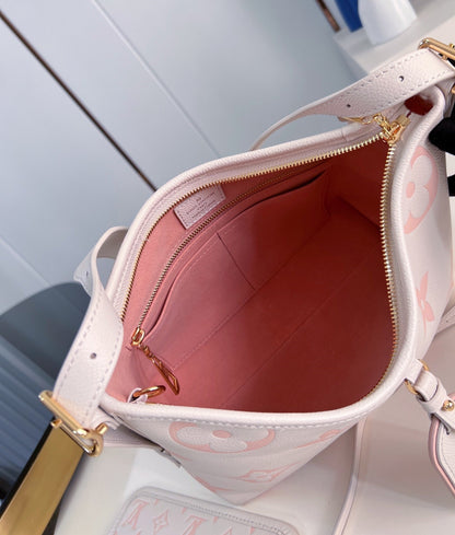 Sac fourre-tout PM 29 en cuir de vachette grainé rose clair avec monogramme 