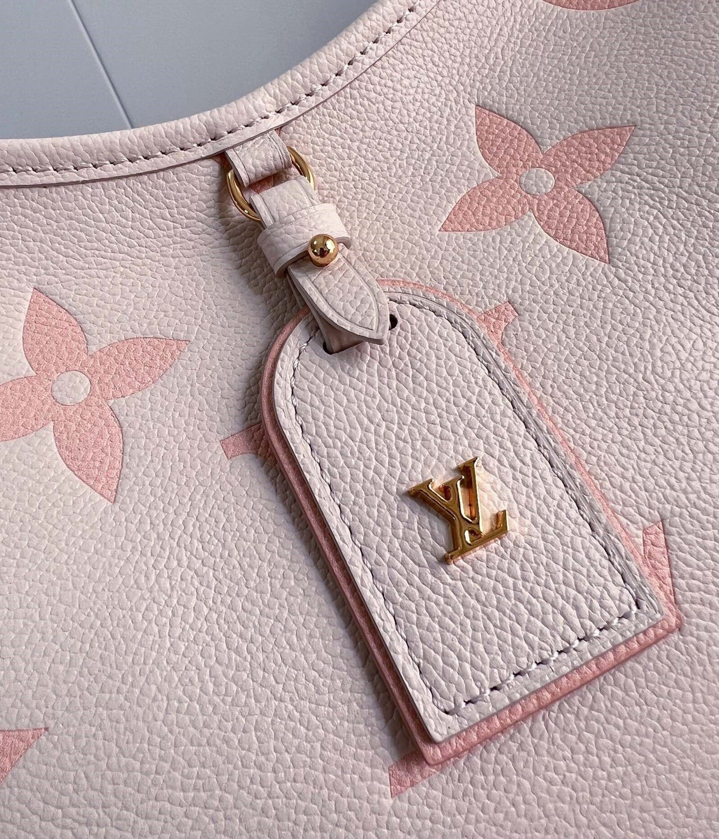 Sac fourre-tout PM 29 en cuir de vachette grainé rose clair avec monogramme 