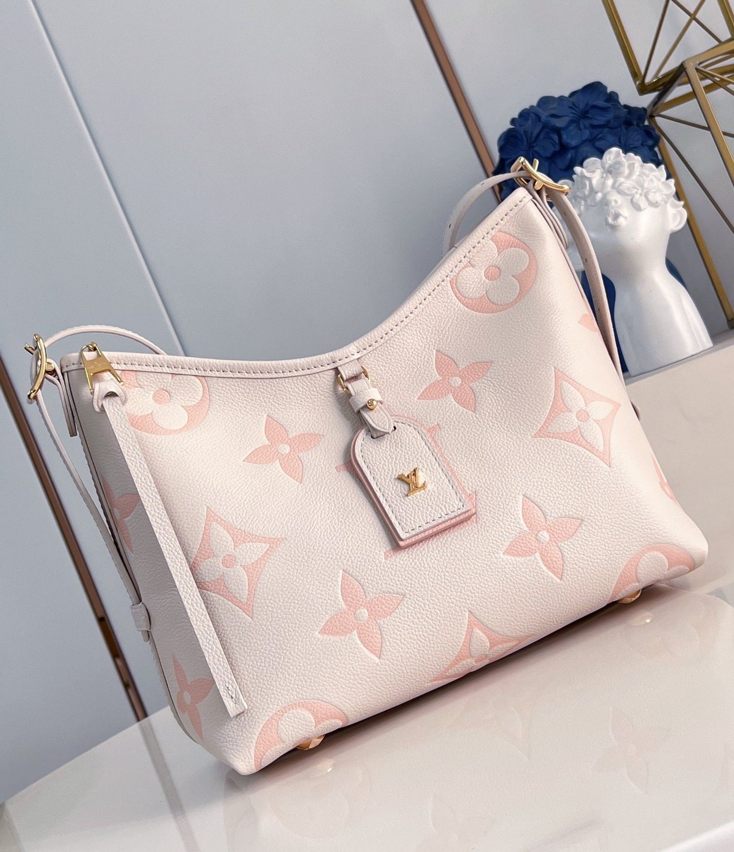 Sac fourre-tout PM 29 en cuir de vachette grainé rose clair avec monogramme 