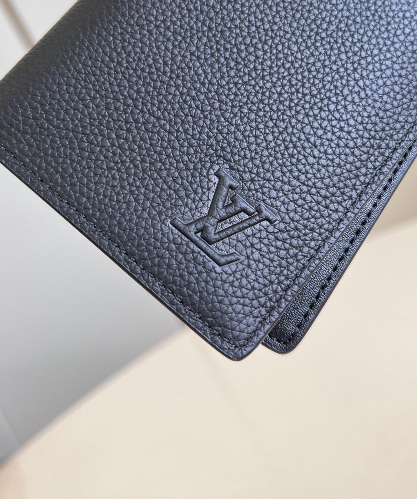 PORTEFEUILLE BRAZZA 19CM EN CUIR DE VEAU NOIR