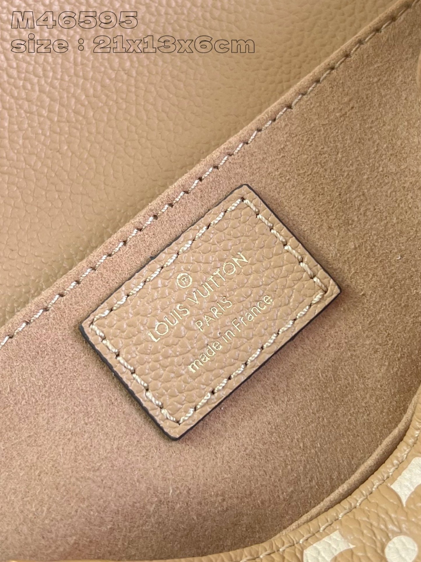 Pochette Metis East West 21,5 en cuir de veau monogrammé marron et blanc