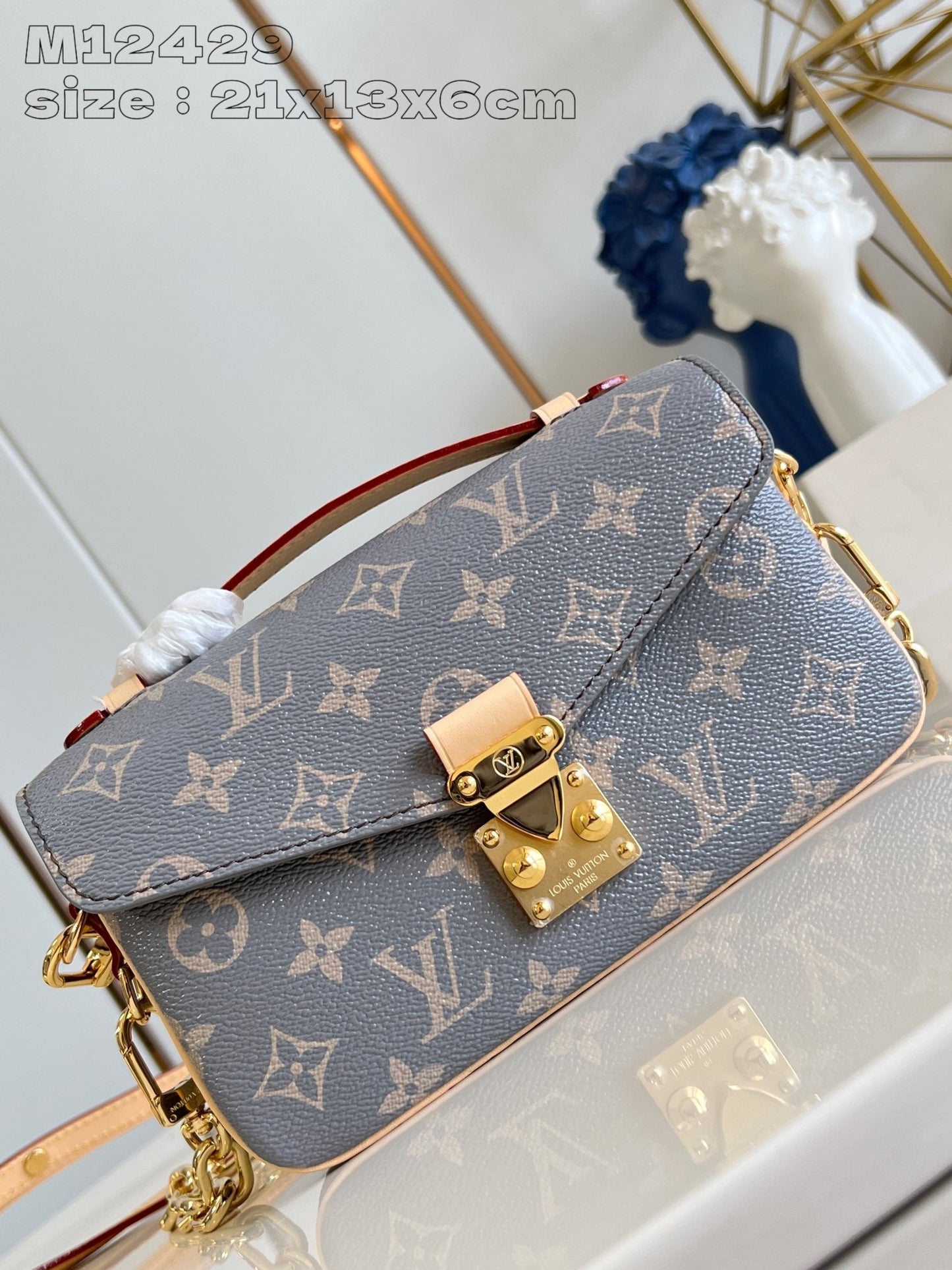 Pochette Metis East West 21,5 en toile monogrammée grise