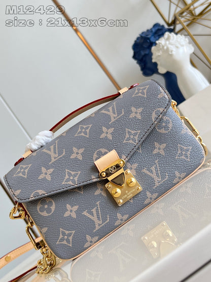 Pochette Metis East West 21,5 en toile monogrammée grise