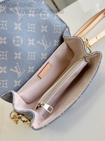 Pochette Metis East West 21,5 en toile monogrammée grise