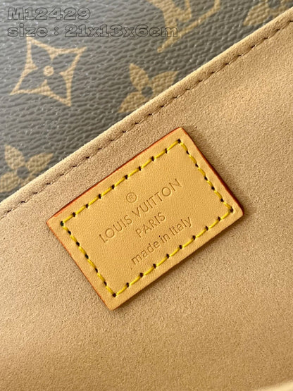 Pochette Metis East West 21,5 en toile monogrammée grise