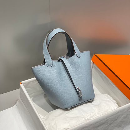 Serrure picotin bleu ciel clair en cuir Togo avec quincaillerie argentée