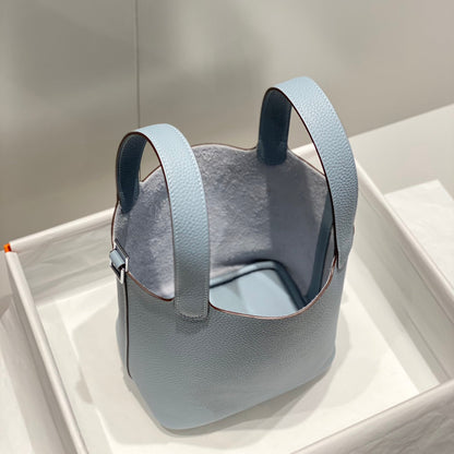 Serrure picotin bleu ciel clair en cuir Togo avec quincaillerie argentée