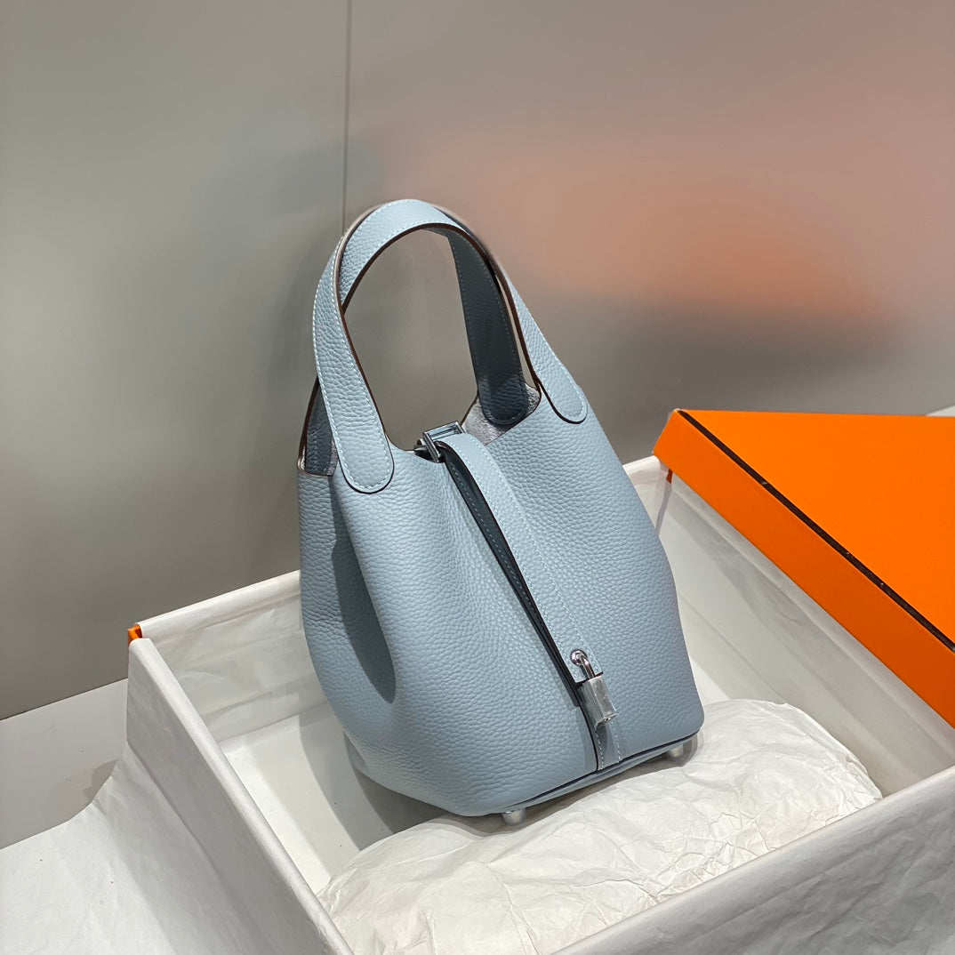 Serrure picotin bleu ciel clair en cuir Togo avec quincaillerie argentée