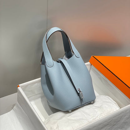 Serrure picotin bleu ciel clair en cuir Togo avec quincaillerie argentée