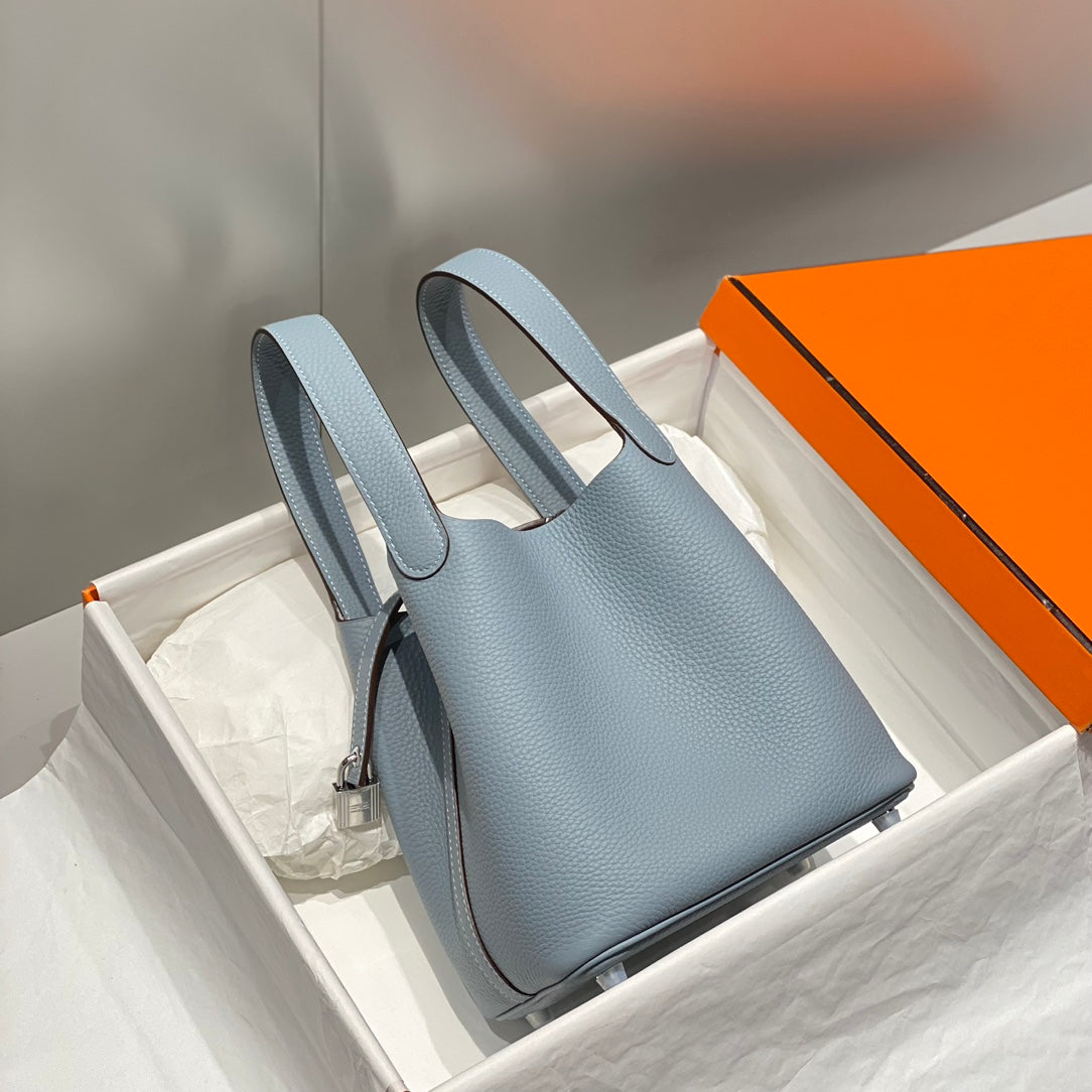 Serrure picotin bleu ciel clair en cuir Togo avec quincaillerie argentée