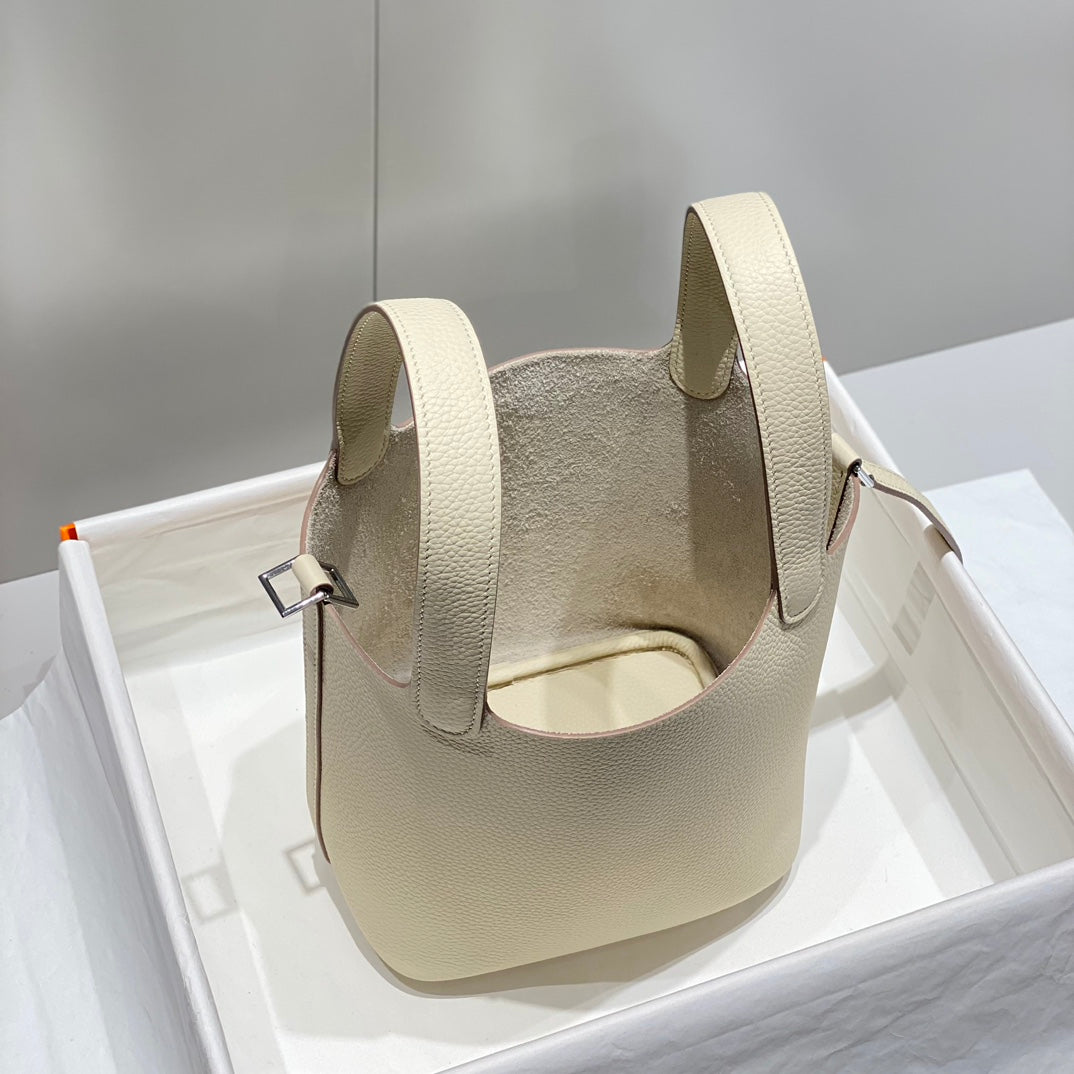 ピコタンロック、アイボリートーゴレザー、シルバー金具