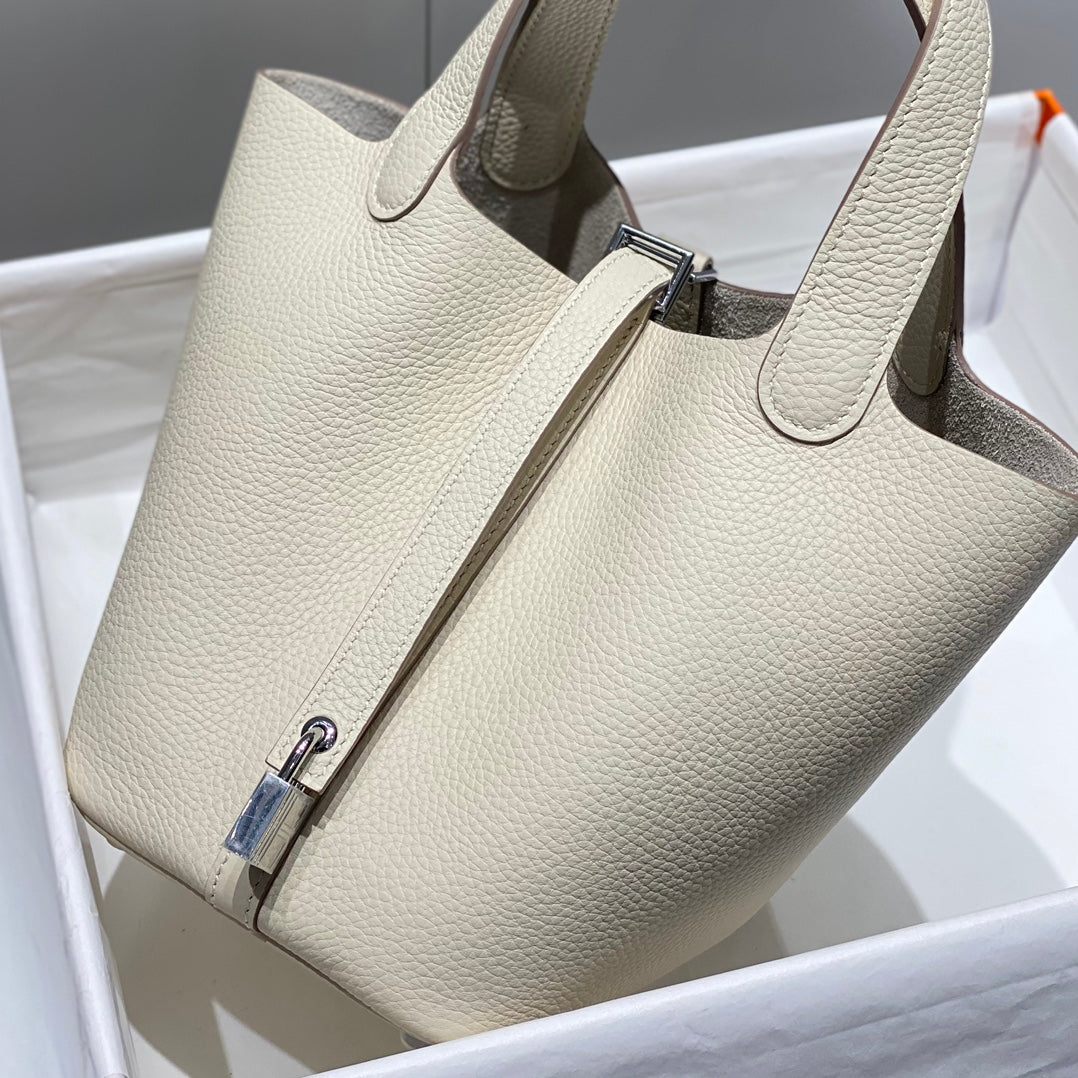ピコタンロック、アイボリートーゴレザー、シルバー金具