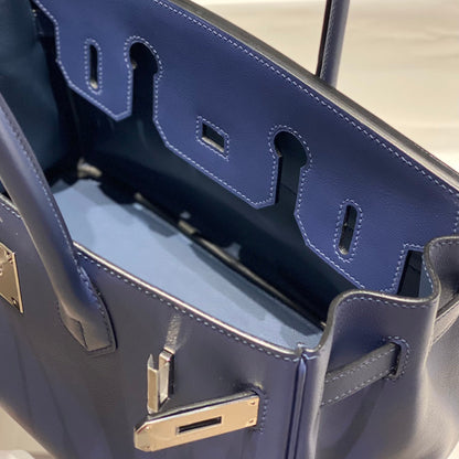 Sac à bandoulière HM Birkin 29 cm en cuir Swift bleu foncé avec accessoires argentés