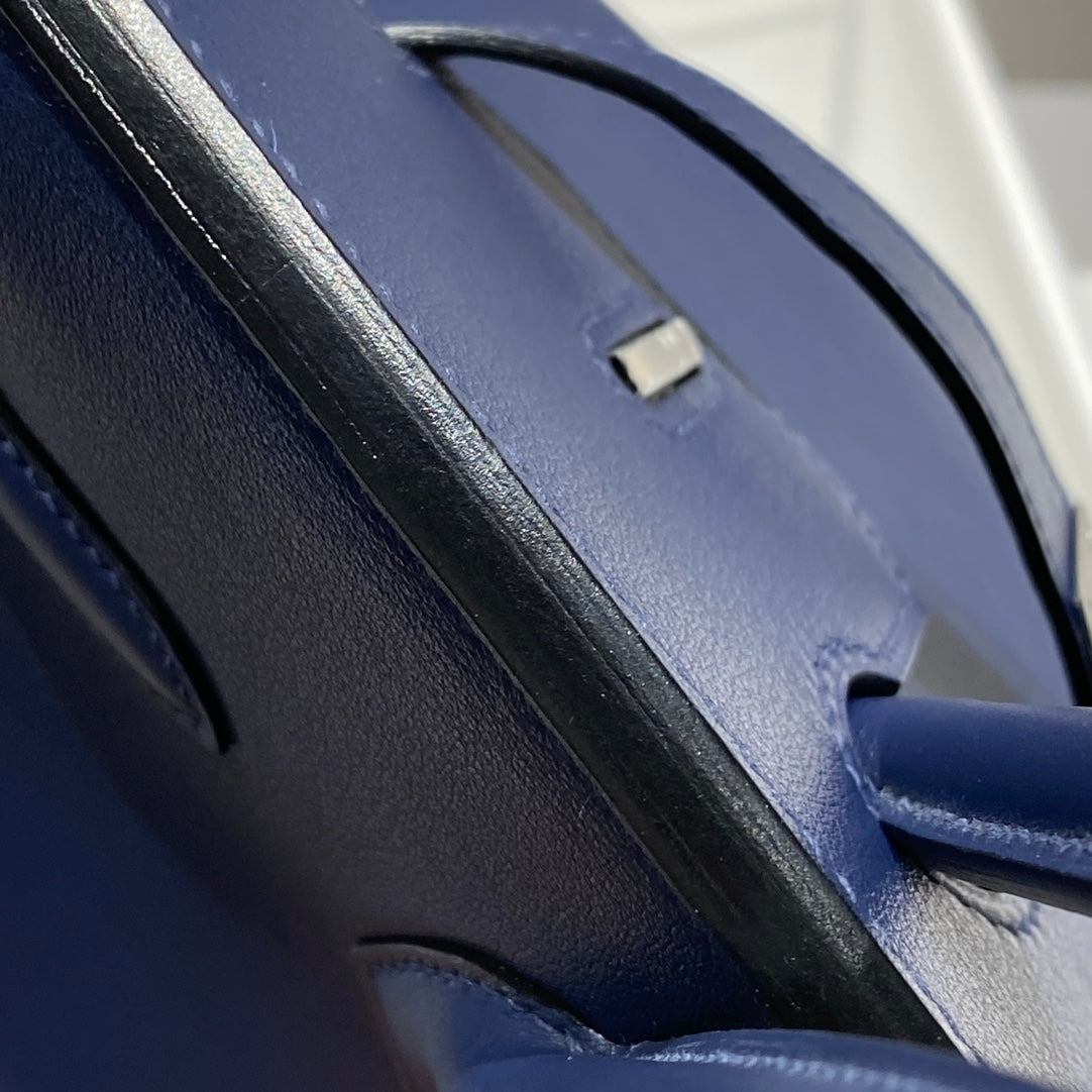 Sac à bandoulière HM Birkin 29 cm en cuir Swift bleu foncé avec accessoires argentés